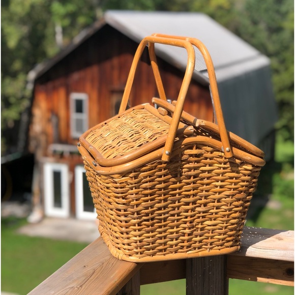 Vintage Other - Vintage Wicker Picnic Basket - large